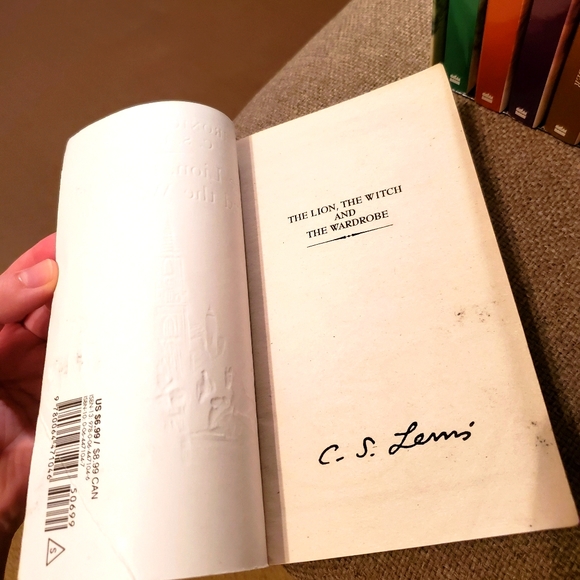 The Chronicles of Narnia Boxed Softcover Seven Book Set - Picture 11 of 16